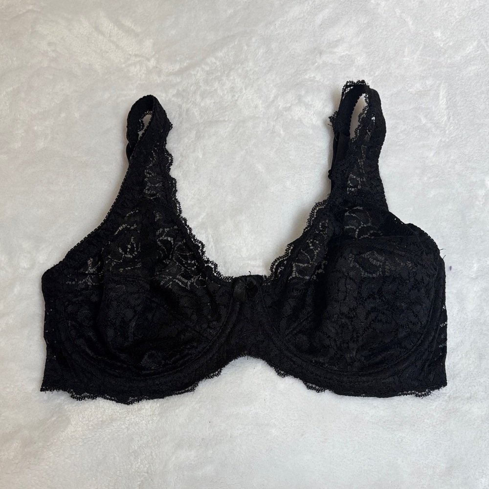 Black Lace Underwire Bra with Supportive Straps